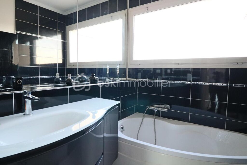 À VENDRE(06) CANNES- Appartement vue mer exceptionnelle, 3 pièces 80 m2 Habitables ! – 3 pièces – NR chambres – 68 m²