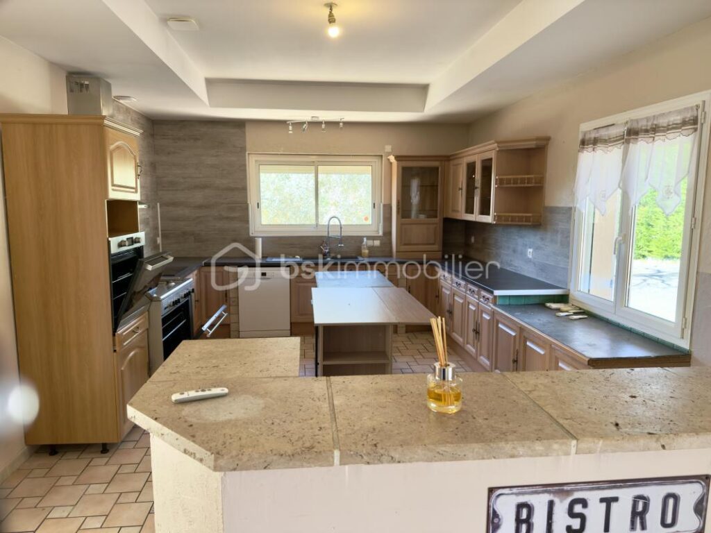 Magnifique Villa de 218 m² avec Vue Dégagée et Environnement Calme – 6 pièces – 4 chambres – 218 m²