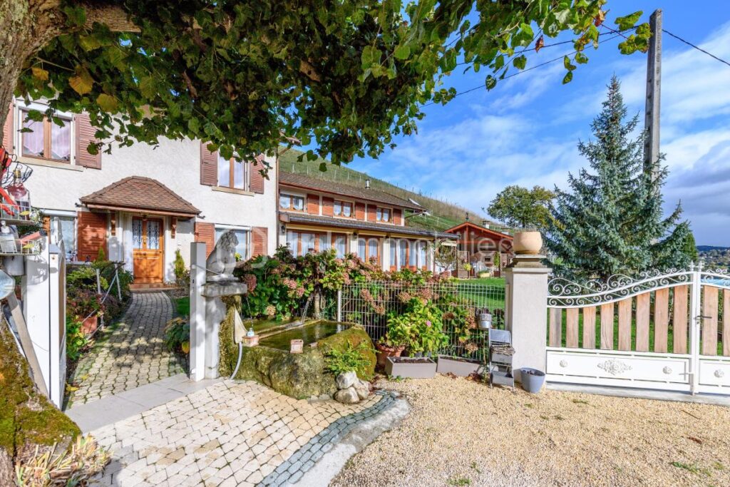 Maison d’environ 230 m² habitables, vue sur lac – 7 pièces – 6 chambres – 230 m²