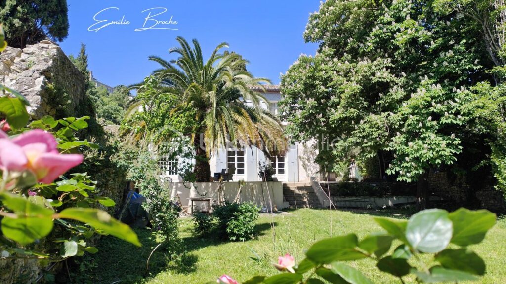 Maison bourgeoise – 10 pièces – 5 chambres – 190 m²