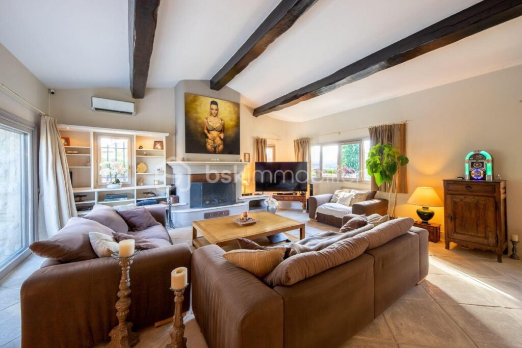 Saint Paul de Vence belle propriété au calme 6 chambres – 10 pièces – 6 chambres – 490 m²