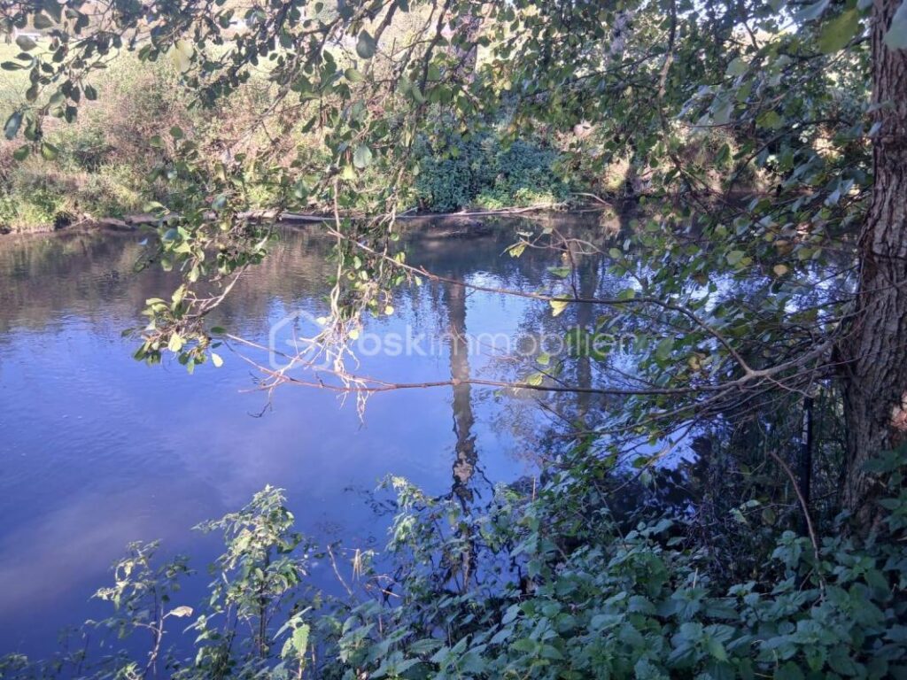 Terrain constructible en bordure de rivière – NR pièces – NR chambres – 1250 m²