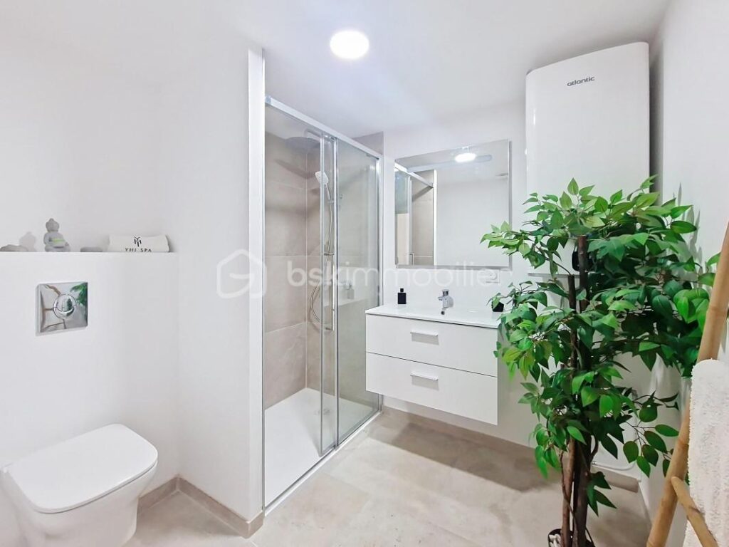 *** LA FARE LES OLIVIERS – 100 m2- 3 ch – AU CALME *** – 4 pièces – 3 chambres – 114 m²