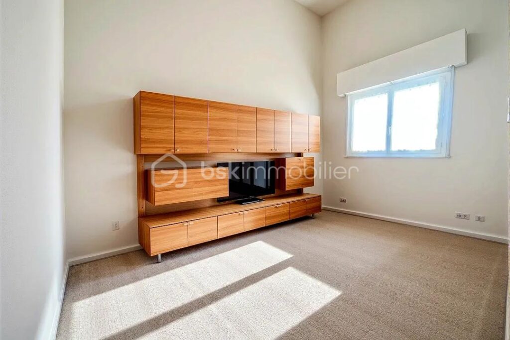 Appartement spacieux au cinquième et dernier étage avec garage privé – 5 pièces – 2 chambres – 88 m²