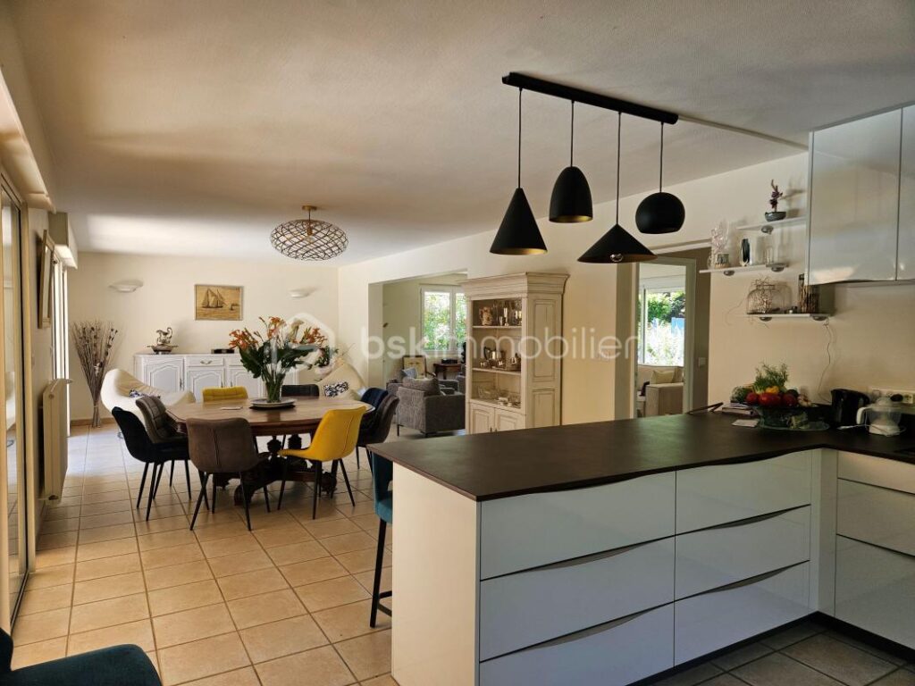 Maison de prestige de 244 m² – 5 pièces – 3 chambres – 244 m²