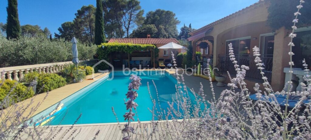 Magnifique Maison 160 m2 piscine – 5 pièces – 3 chambres – 160 m²