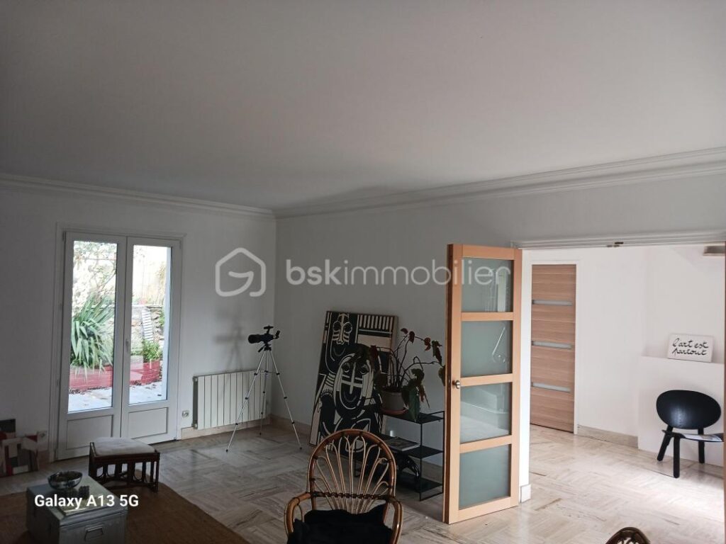 Belle demeure composée de deux maisons – idéale grande famille ou profession libérale – 8 pièces – 4 chambres – 271 m²