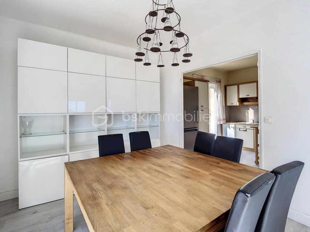 🏡 À Vendre – Maison de 210 m² sur deux niveaux – Quartier recherché à Manosque – 7 pièces – 6 chambres – 210 m²