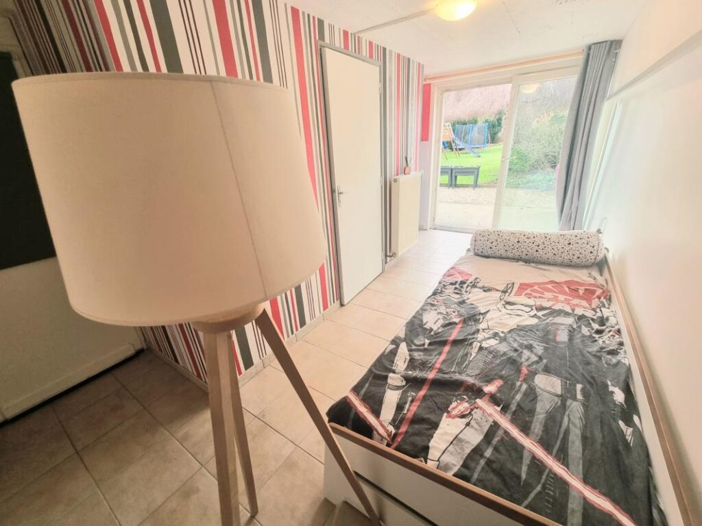 Semi plain-pied individuel, 5 chambres avec T2 indépendant – 7 pièces – 5 chambres – 125 m²