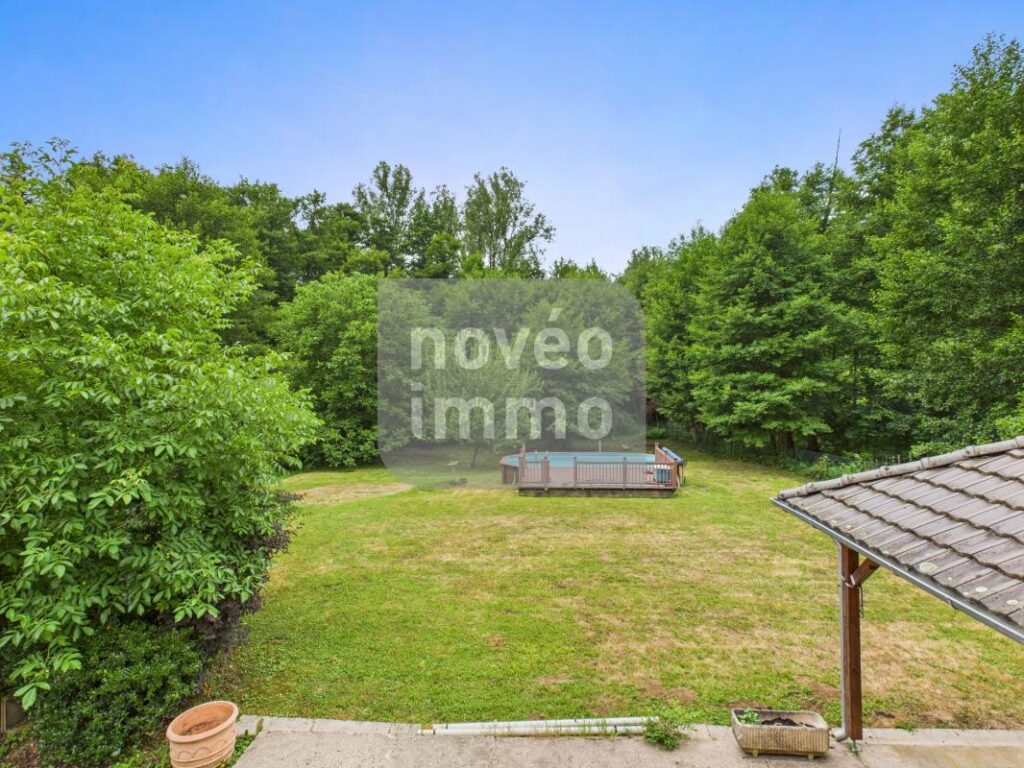 Maison au bout d’un chemin forestier entourée de forêt – 6 pièces – 5 chambres – 129 m²