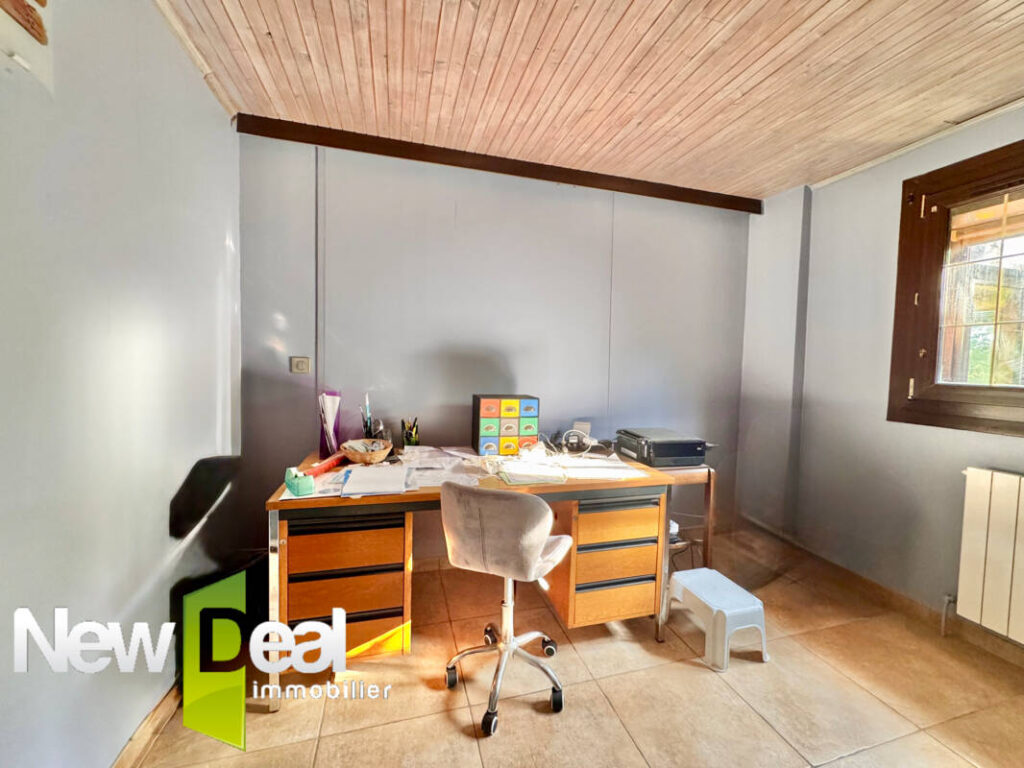 PLAIN PIED INDIVIDUEL / 4 CHAMBRES ET 1 BUREAU / GARAGE – 7 pièces – 4 chambres – 165 m²