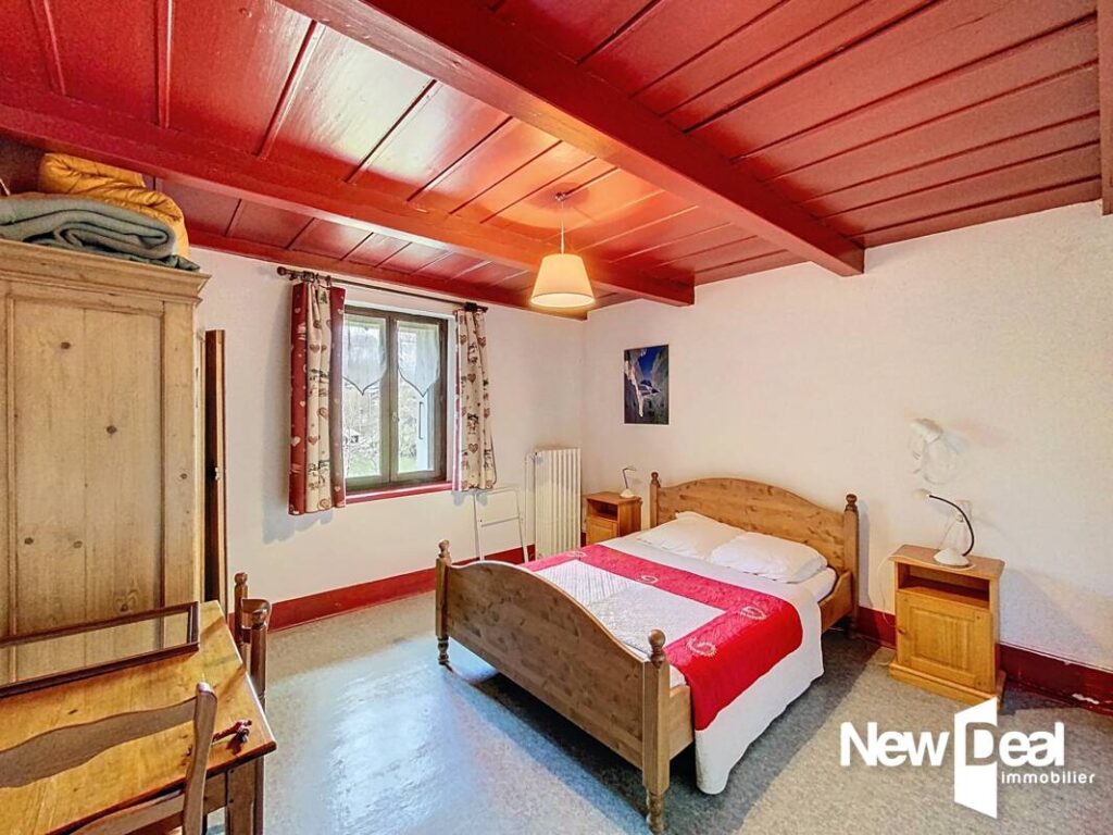 LES HOUCHES – MAISON DE PAYS – 15 pièces – 12 Chambres – 330 m² environ – Terrain 1897 m² – 15 pièces – 12 chambres – 333 m²