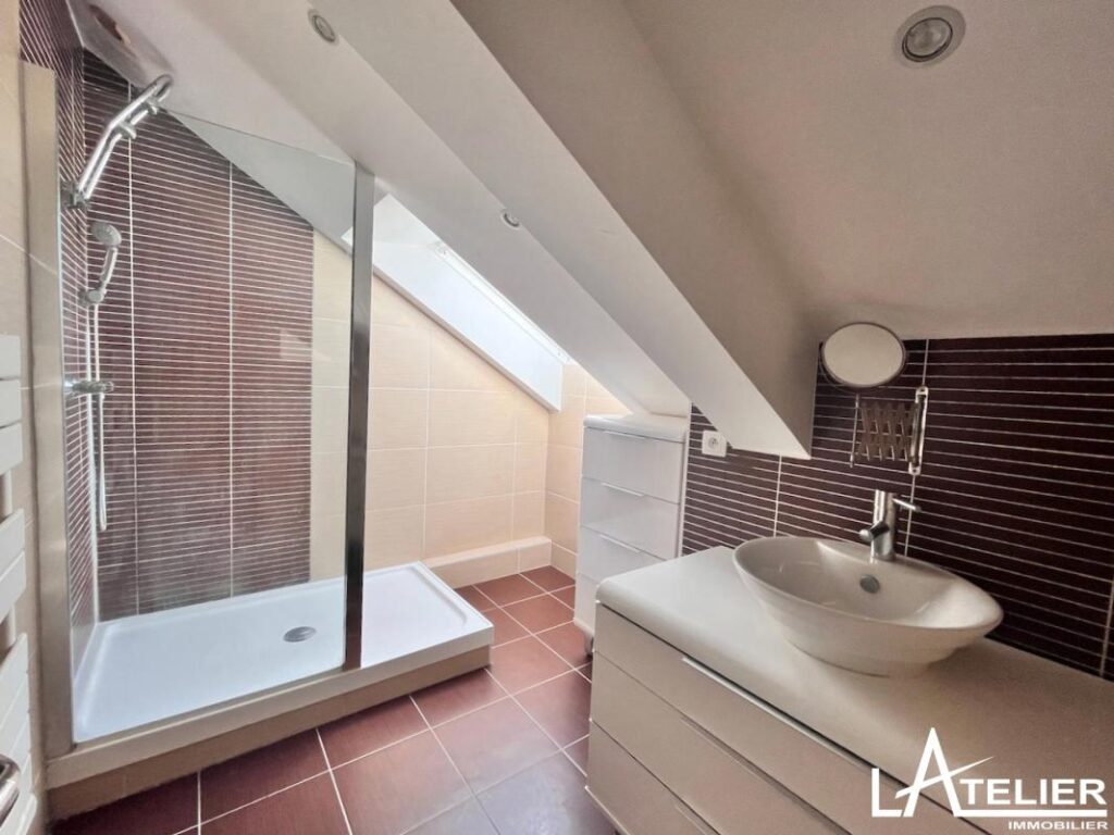 Investisseur – Dernier étage grand T3 Chantenay Ste Anne – 3 pièces – 2 chambres – 60 m²