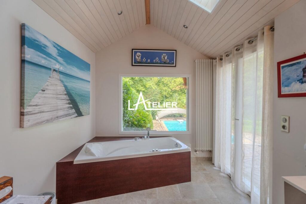 Sautron centre 70m2 pièce de vie, 6ch, vue dégagée sur Cens – 11 pièces – 6 chambres – 230 m²