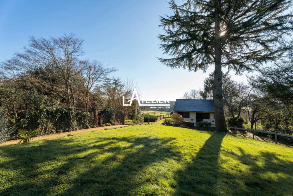 Propriété unique, prairies, carrière et box chevaux – 6 pièces – 5 chambres – 173 m²