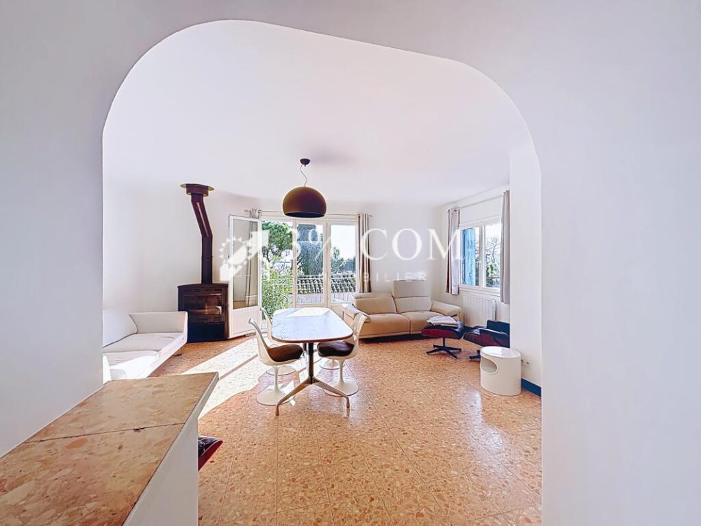 Charmante maison atypique de caractère avec terrasses, studi – 8 pièces – 4 chambres – 183 m²