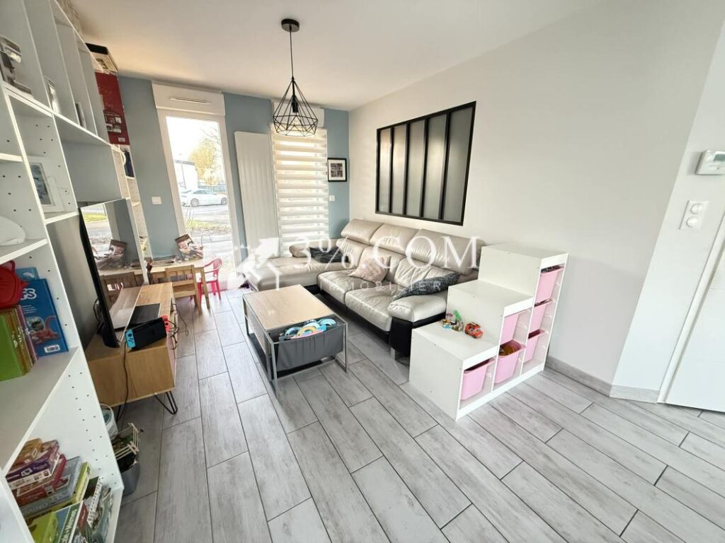 MAISON INDIVIDUELLE RCENTE 4 CH 102 M2 GRAND GARAGE ET JARDI – 5 pièces – 4 chambres – 102 m²