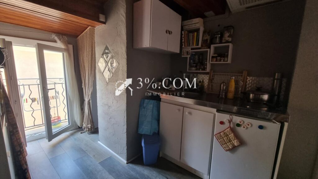 MAISON AVEC 2 CHAMBRES AU COEUR DE LA VILLE DE NYONS EN DROM – 3 pièces – 2 chambres – 55 m²