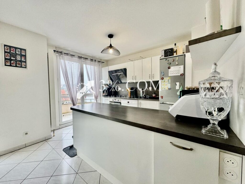 3%COM Beau F3 avec 2 balcons et double garage – 3 pièces – 2 chambres – 68 m²