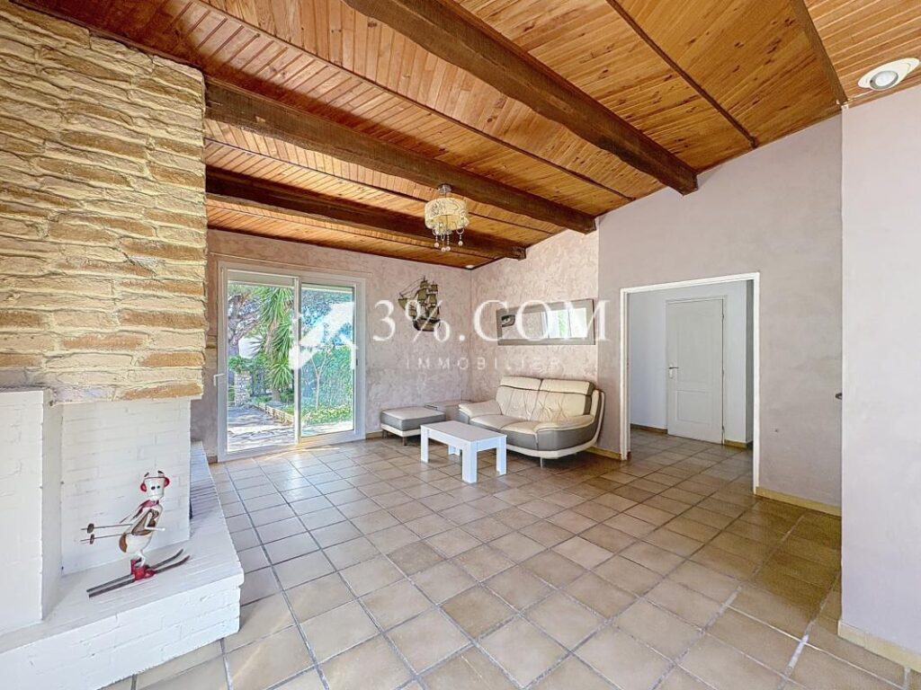 Charmante Maison de 178 m2 +Local professionnel de 150 m2 d – 8 pièces – 4 chambres – 178 m²