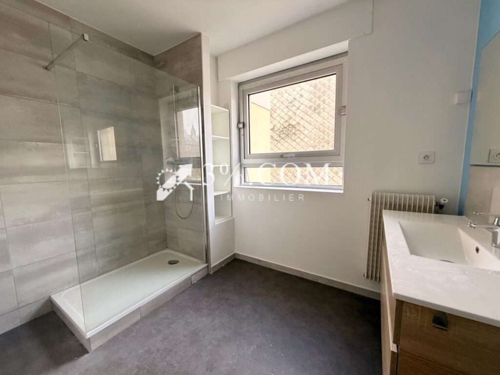 APPARTEMENT DE STANDING A 2 PAS DES REMPARTS – 4 pièces – 2 chambres – 92 m²