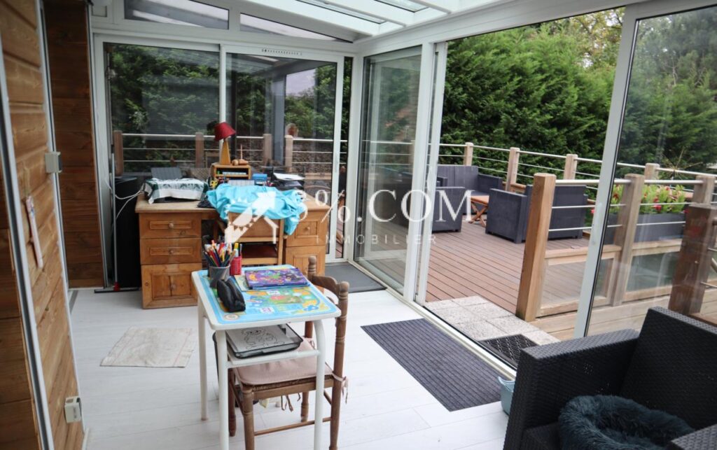 Maison 4 chambres, jardin, garages – 6 pièces – 4 chambres – 141 m²