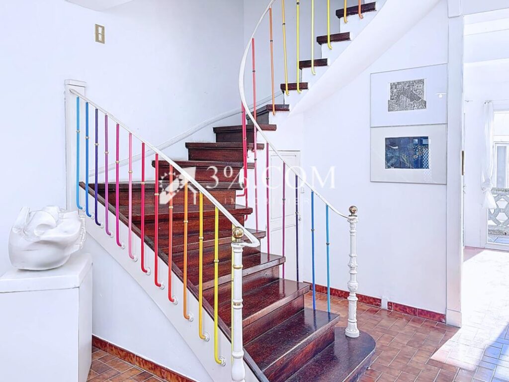 Maison atypique d’exception de 215 m2, 7 pièces, 3 chambres – 8 pièces – 3 chambres – 215 m²