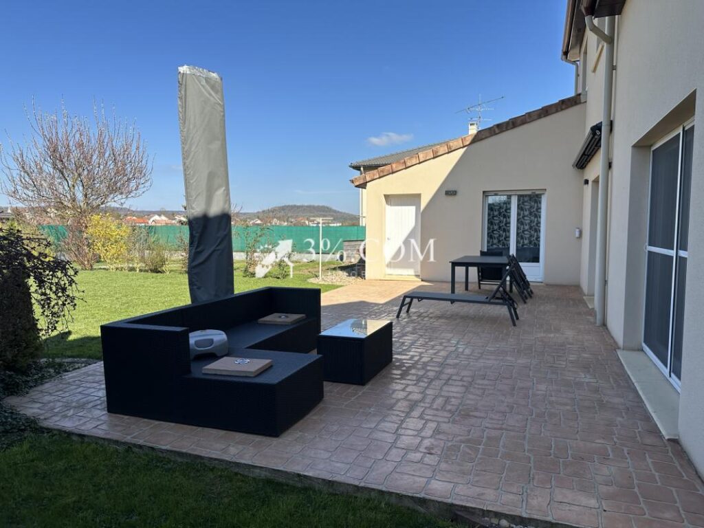 Maison individuelle 7 pièces dont 4 chambres 164 m2 TOUL – 7 pièces – 4 chambres – 164 m²