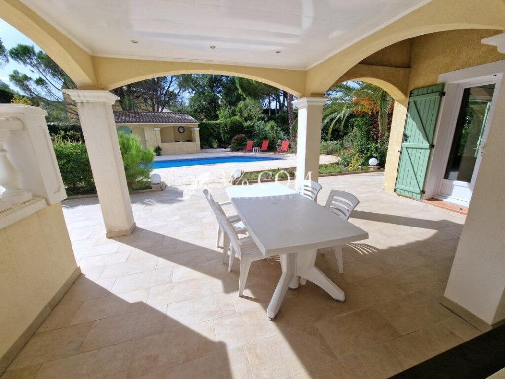 Splendide villa dans un écrin de verdure – 5 pièces – 4 chambres – 133 m²