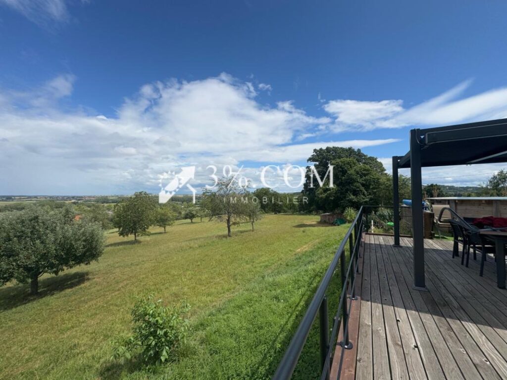 3%COM Belle maison avec vue panoramique – terrasse- piscine – 5 pièces – 3 chambres – 125 m²