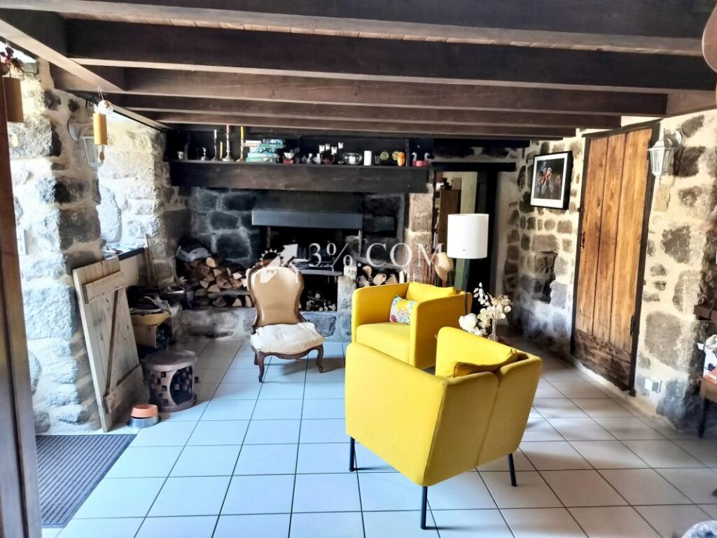 Mas de caractère en pierre de pays de 266m2 – idéal gîte – 11 pièces – 6 chambres – 266 m²