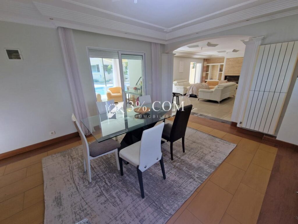 Luxueuse villa avec vue sur l’Estérel – 15 pièces – 11 chambres – 300 m²