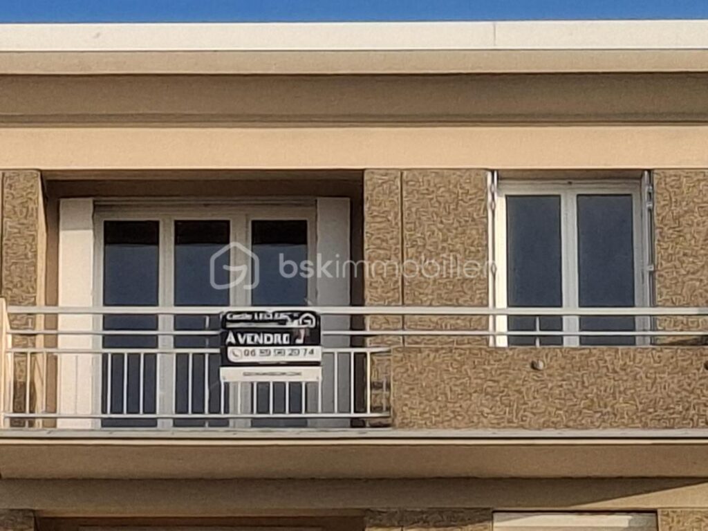 ***APPARTEMENT TRES BON ETAT FACE A LA MER AVEC BALCON DE TYPE F3 80M2 PARKING POSSIBLE DANS LA RESIDENCE*** – 4 pièces – 2 chambres – 78 m²