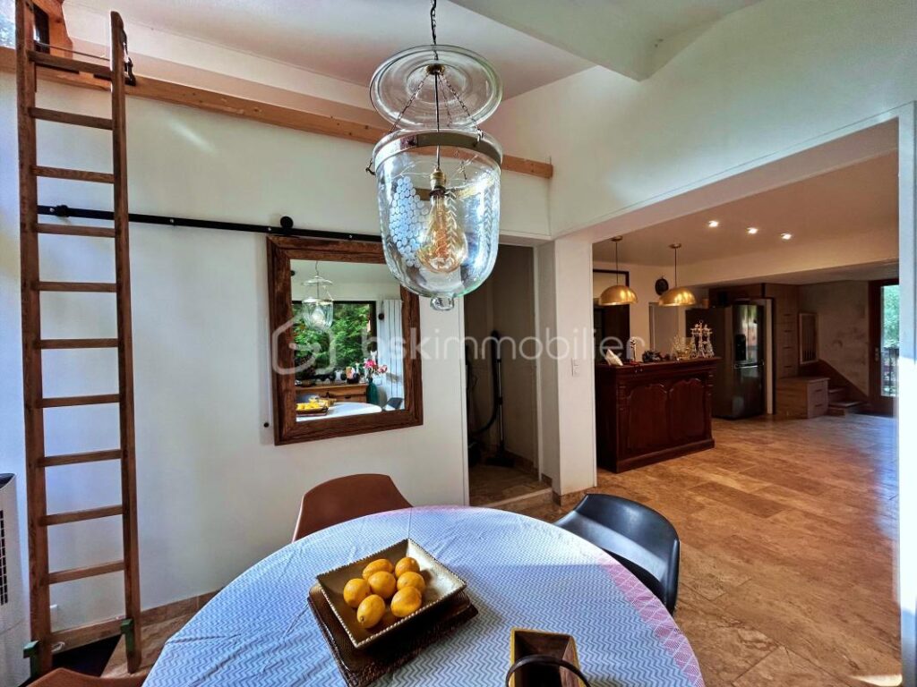 ✨ Élégance et charme à la campagne – Maison de caractère de 1895 avec dépendances aménagées ✨ – 6 pièces – 3 chambres – 160 m²