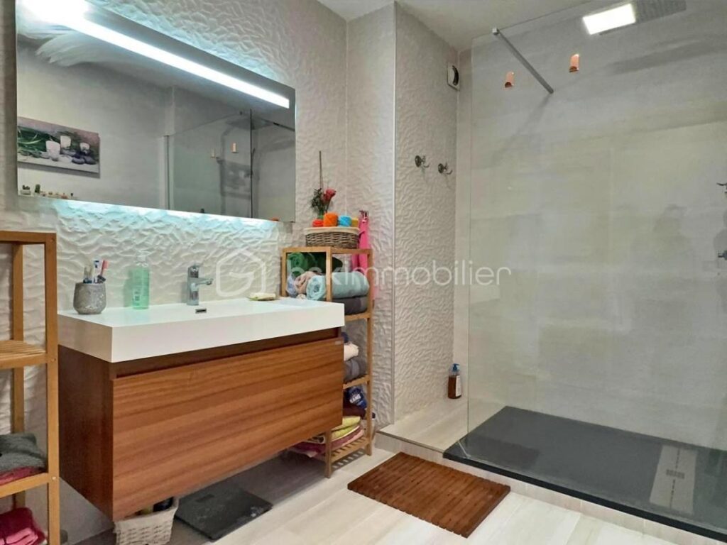 🌅 T4 DUPLEX – DERNIER ÉTAGE – VUE MER – CENTRE-VILLE LES AVIRONS 🌅 – 4 pièces – 3 chambres – 81 m²