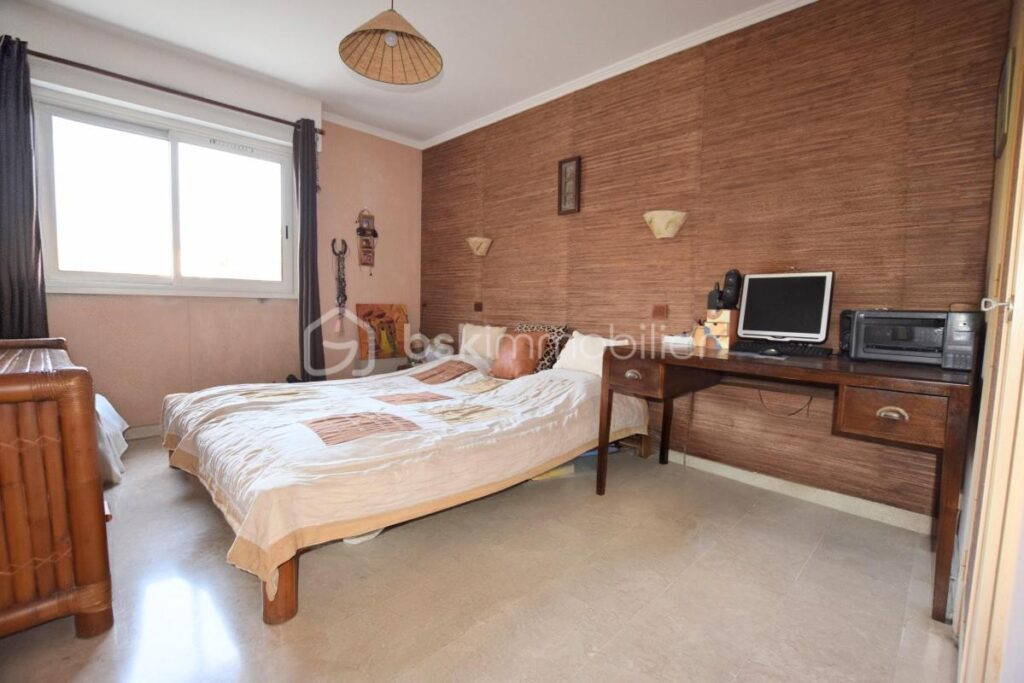 T3 71 m2 ,TERRASSE, GARAGE FERMÉ, CAVE, CENTRE VILLE – 3 pièces – 2 chambres – 71 m²