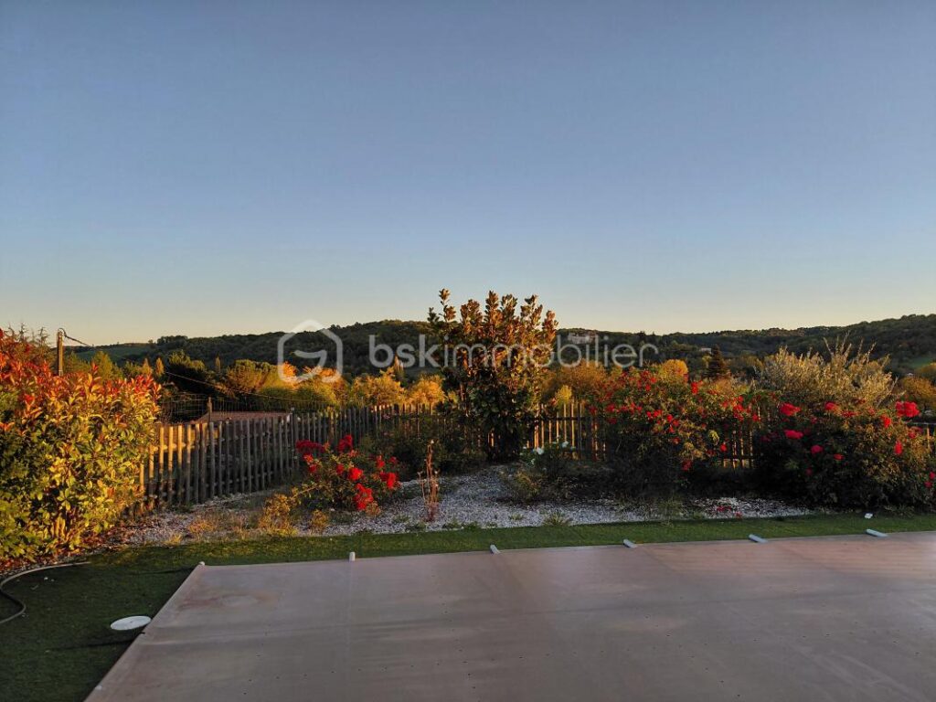 Superbe villa avec vue sur le château de GRIGNOLS – 7 pièces – 5 chambres – 210 m²