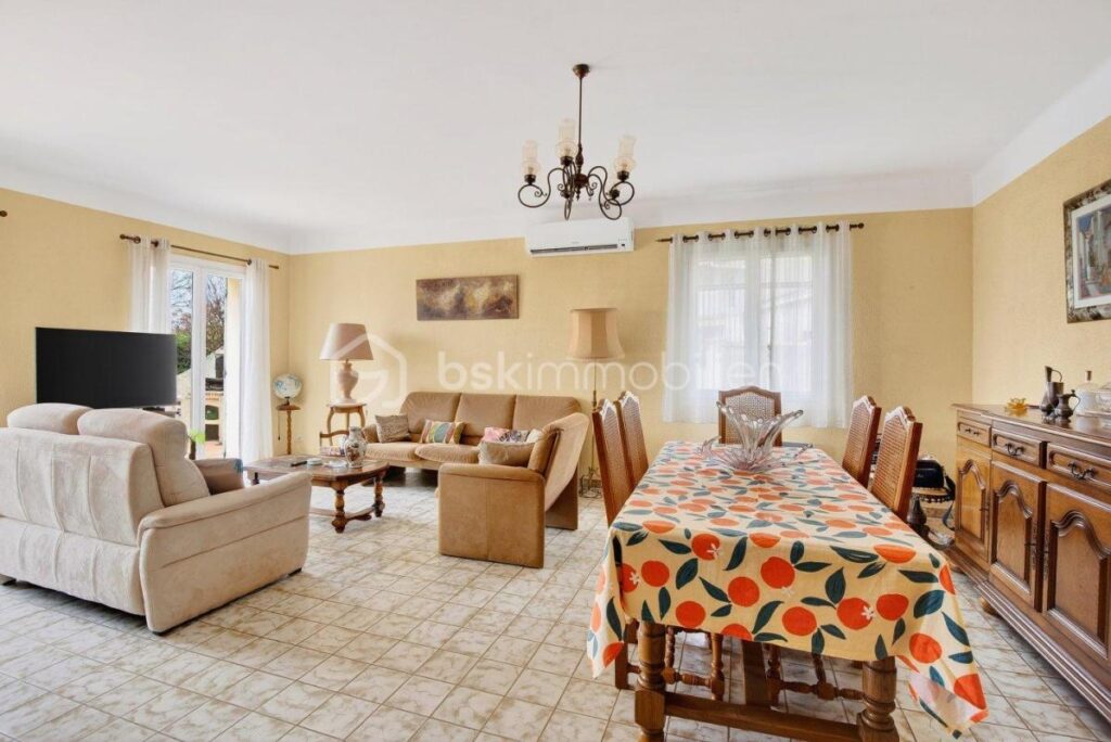 Maison familiale T5 avec piscine et vue sur l’Étang – Saint-Chamas – 5 pièces – 4 chambres – 130 m²