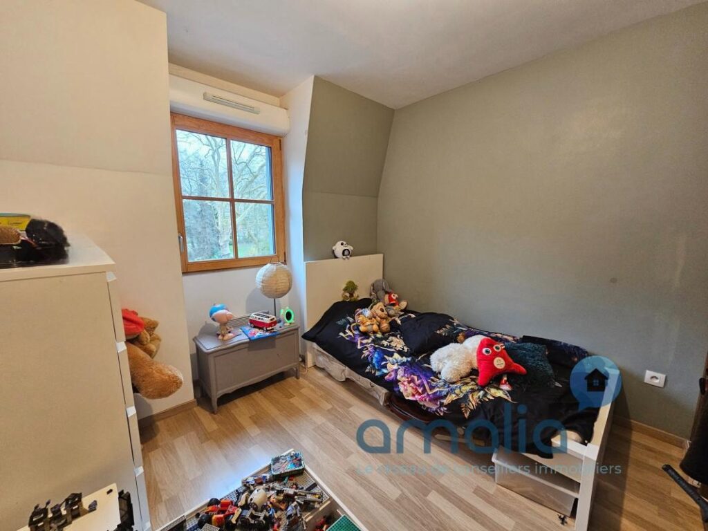 Appartement 3 pièces – 65m² dans résidence R+3 avec ascenseur, place de parking privative et cave – 3 pièces – 2 chambres – 65 m²