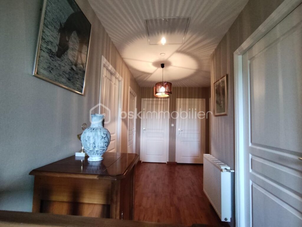 Propriété située au sein d’une résidence sécurisée – 7 pièces – 5 chambres – 155 m²