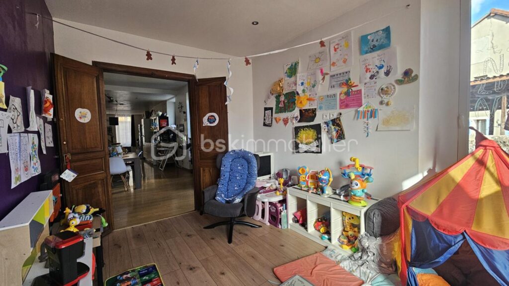 Maison 154 m² habitable + studio en sous sol ( à rénover entièrement ) – 6 pièces – 4 chambres – 154 m²