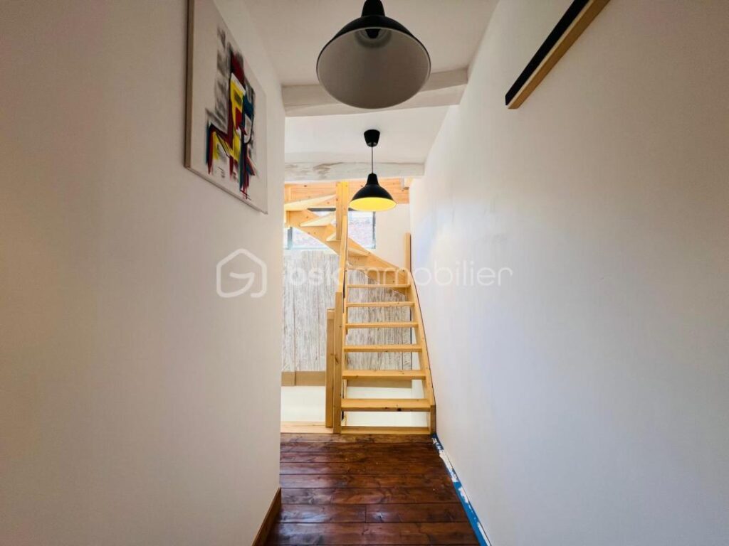 MAISON T3 AVEC TERRASSE – CHARME DES PIERRES DOREES ET DU BOIS – 3 pièces – 2 chambres – 93 m²