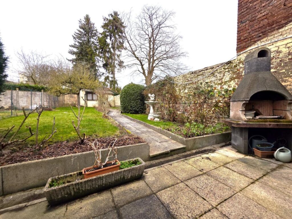 Maison mitoyenne 124m² avec véranda et jardin clos – 6 pièces – 2 chambres – 125 m²