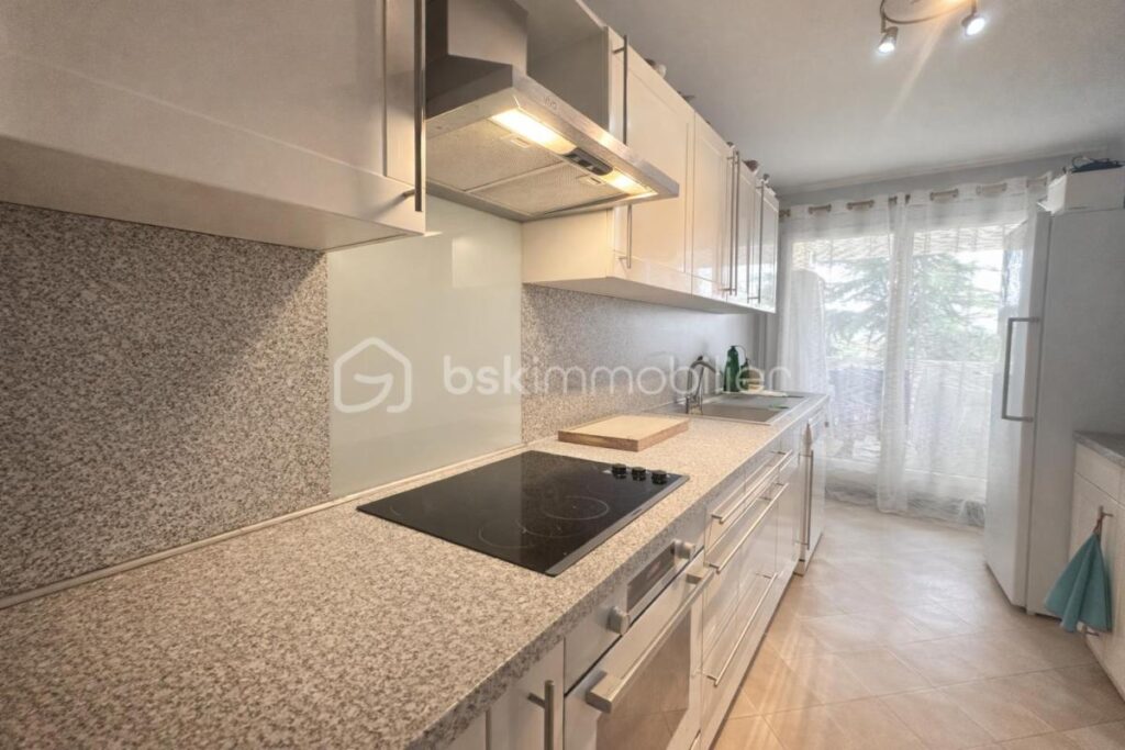 4 pièces 80 m² avec loggia et terrasse 9 m² – vue dégagée sur parc – Écondeaux – 4 pièces – 3 chambres – 80 m²