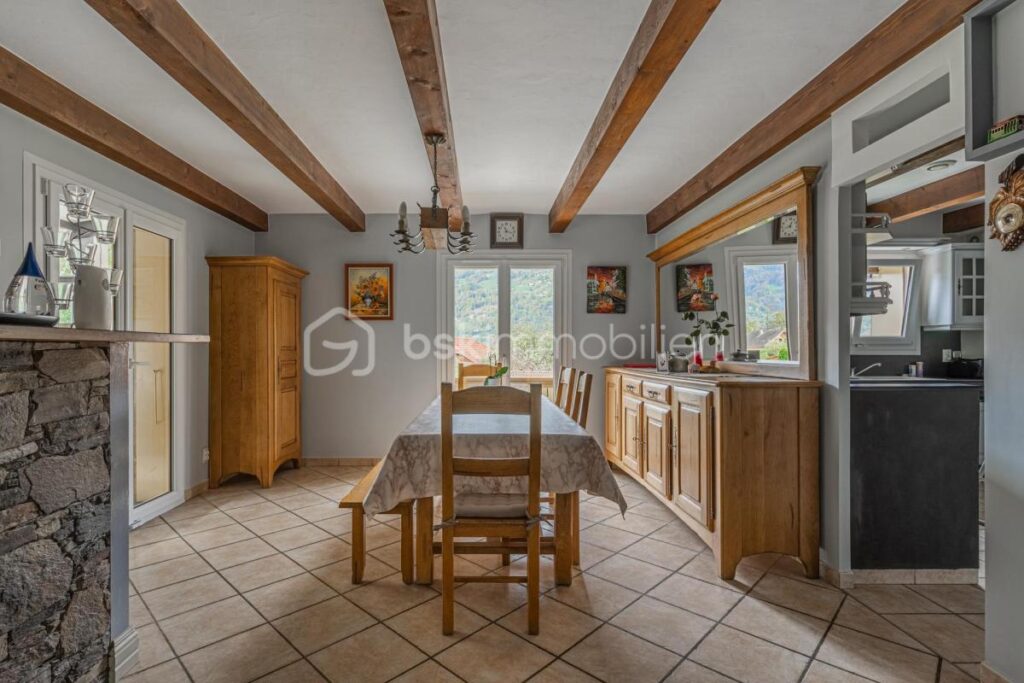 Maison familiale avec studio indépendant et grande véranda – Sallanches – 7 pièces – 4 chambres – 268 m²