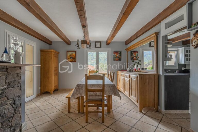 Maison familiale avec studio indépendant et grande véranda – Sallanches – 7 pièces – 4 chambres – 268 m²