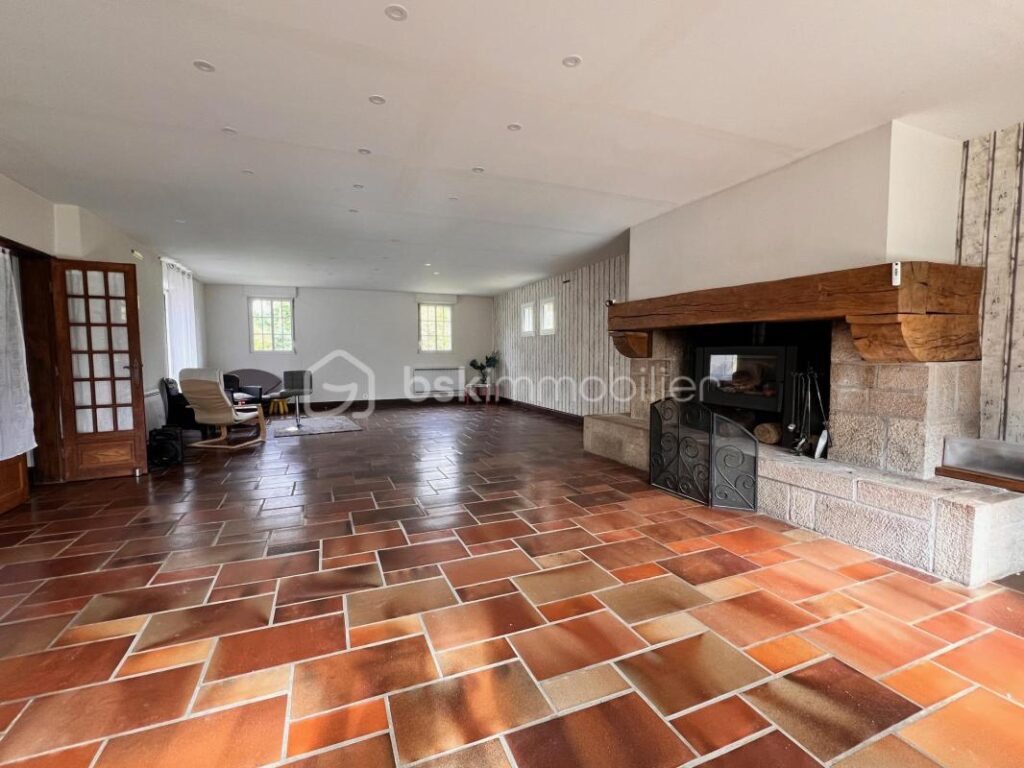 Propriété dans un environnement boisé – 8 pièces – 6 chambres – 236 m²