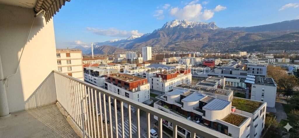 appartement T3 à rénover dans résidence quartier eaux claires – 4 pièces – 3 chambres – 83 m²