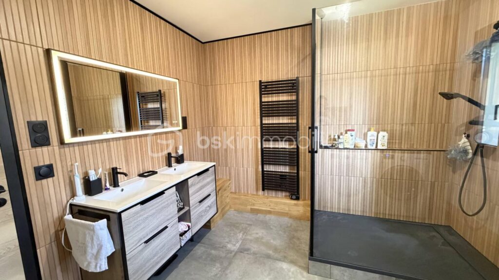 Élégance et confort dans un quartier pavillonnaire de Trappes – 6 pièces – 4 chambres – 140 m²