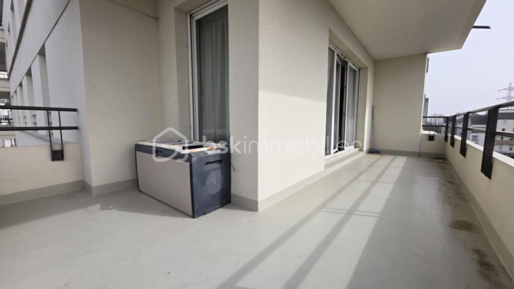 Appartement lumineux au cœur de la ville avec parking privé – 3 pièces – 2 chambres – 64 m²